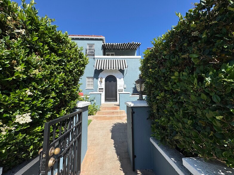 Primary Photo - 848 S Curson Ave