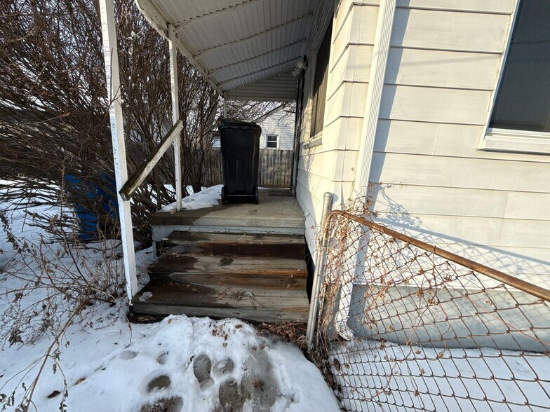 Building Photo - 26537 Brettonwoods St