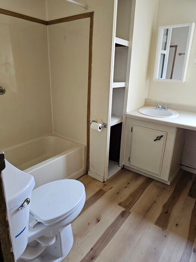 Building Photo - Affordable Mobile Home in El Rio park.