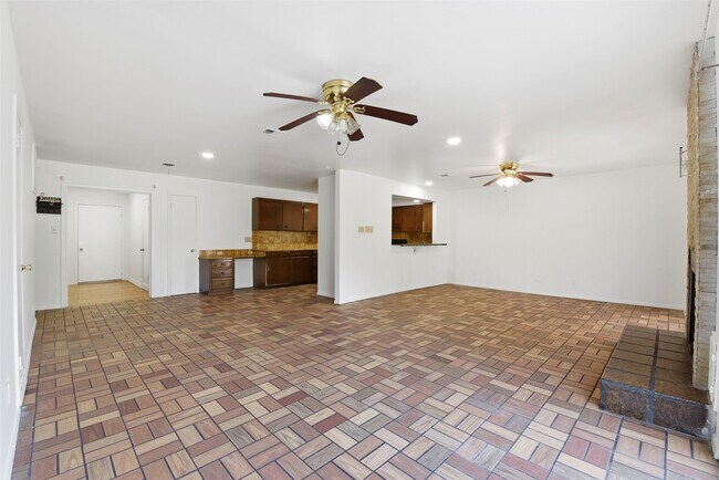 Building Photo - 7138 Mobud Dr