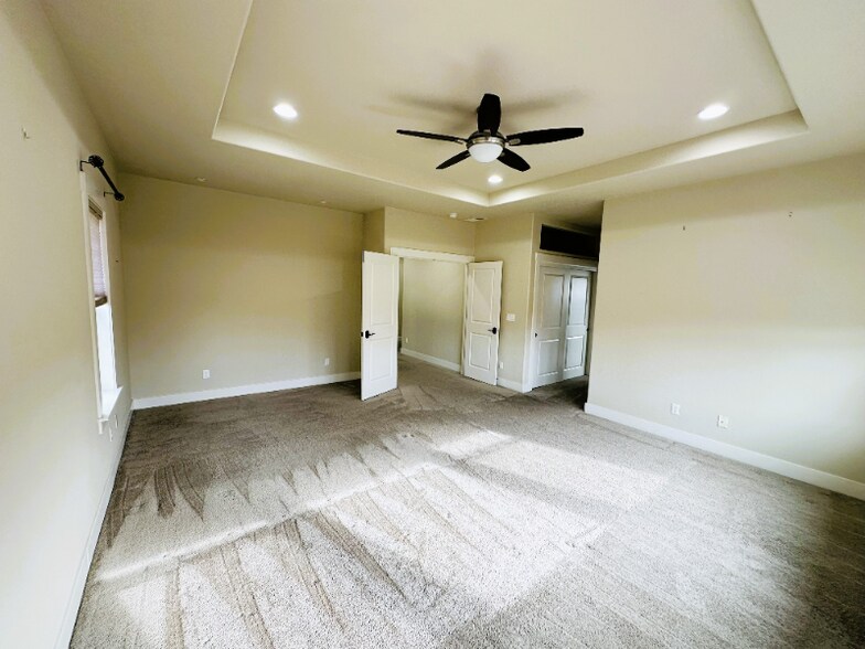 Building Photo - 14660 NW Delia St