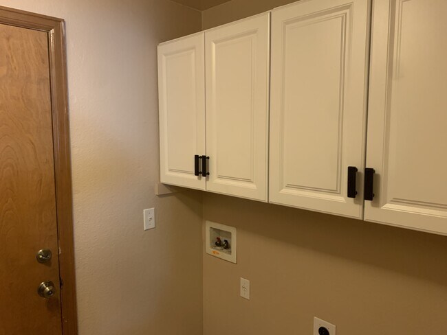Building Photo - 11201 Glenmoor Ct