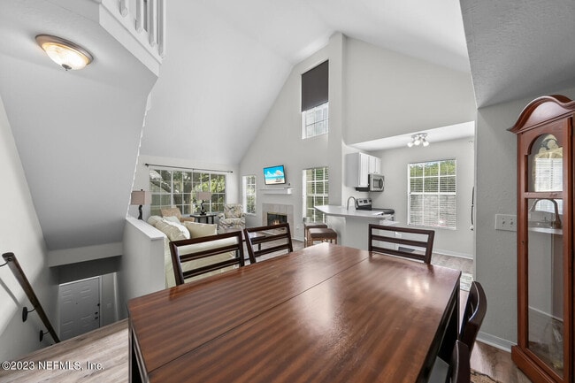 Building Photo - 13703 Richmond Park Dr N