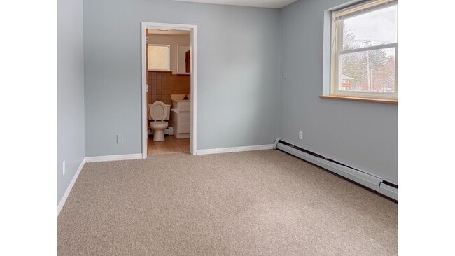Building Photo - 3bed/3bath Renovated Townhome with Garage (Heat Included)