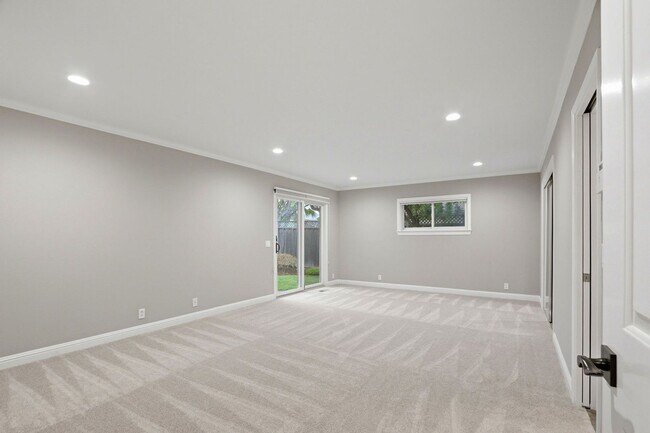 Building Photo - Remodeled 3 Bedroom 2 Bathroom Sunnyvale Home