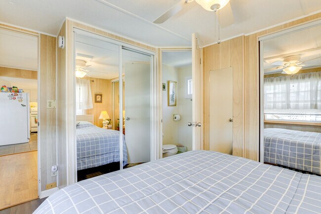 Building Photo - 670 N Green Cir