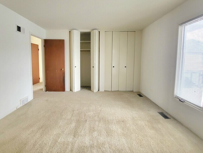 Building Photo - 724 Concord Ln