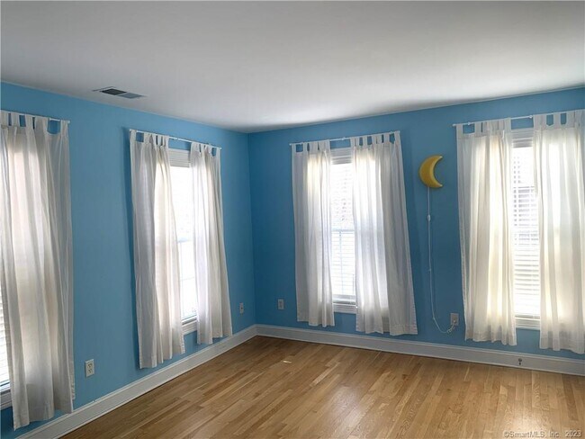 Building Photo - 22 Alcott Way