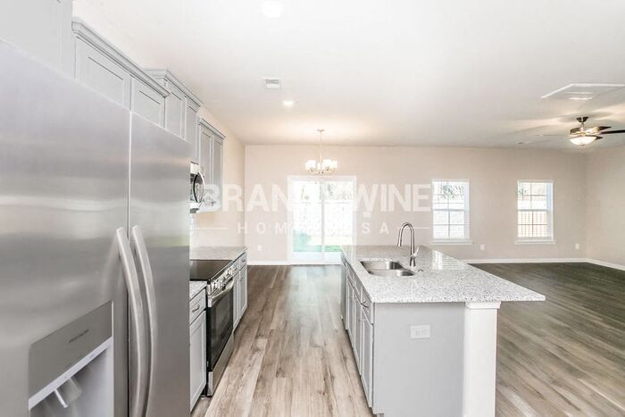 Building Photo - 506 Glenmanor Dr