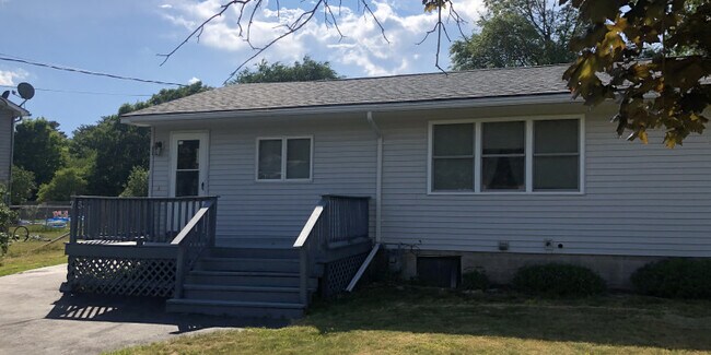 Primary Photo - 75 Pine Lane, Colchester - Chauvin