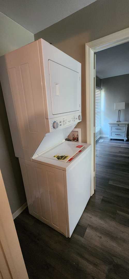 Building Photo - 5534 E Lake Dr