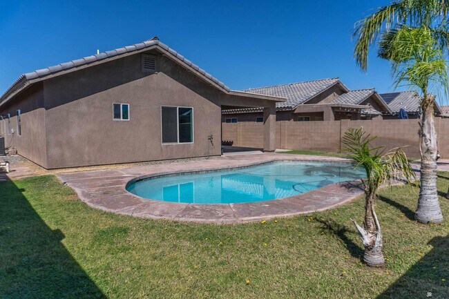 Building Photo - 2549 S 42nd Ave