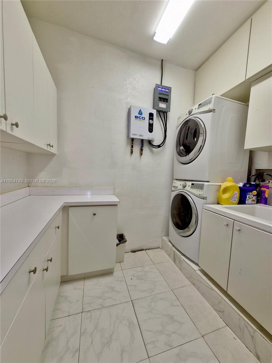 Building Photo - 8122 NW 187th Ter