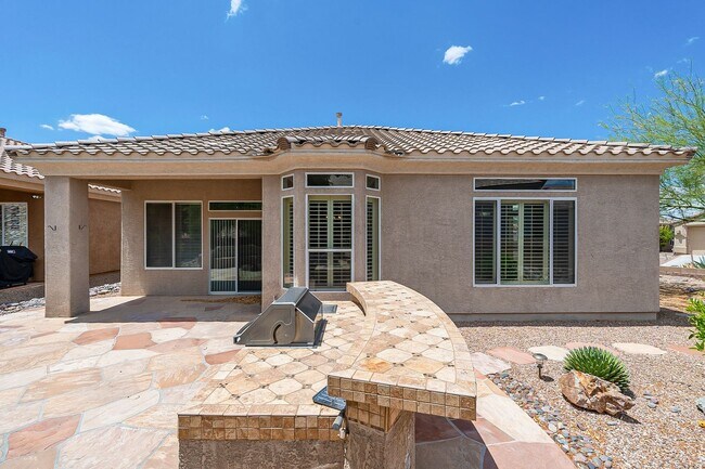 Building Photo - Gated Community!