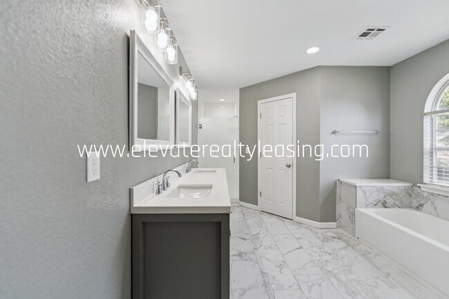 Building Photo - 1504 N Willow Ave