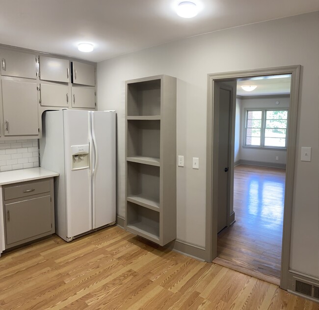 Building Photo - 552 Mellview Ave SW