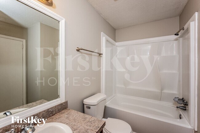Building Photo - 3104 Cobblestone Dr