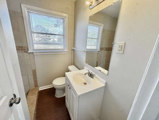 Building Photo - 954 E Holmes Rd