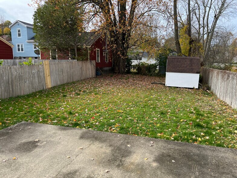 Building Photo - 292 W 5th St