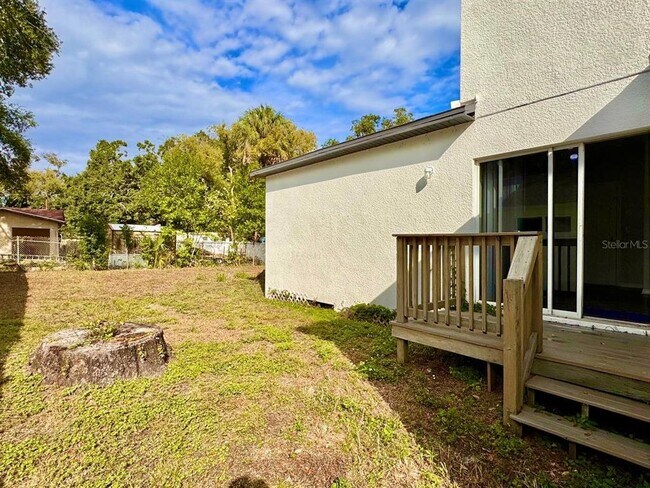 Building Photo - 2420 E Ida St