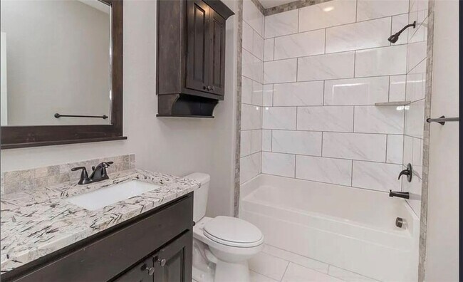 Building Photo - 2200 NW Small Oaks St