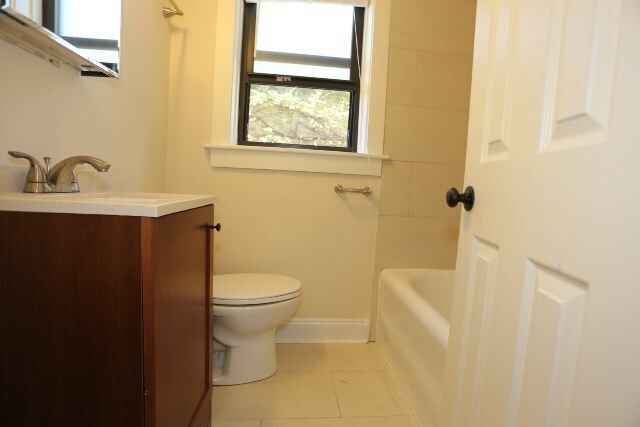 Building Photo - 618 W Patterson Ave