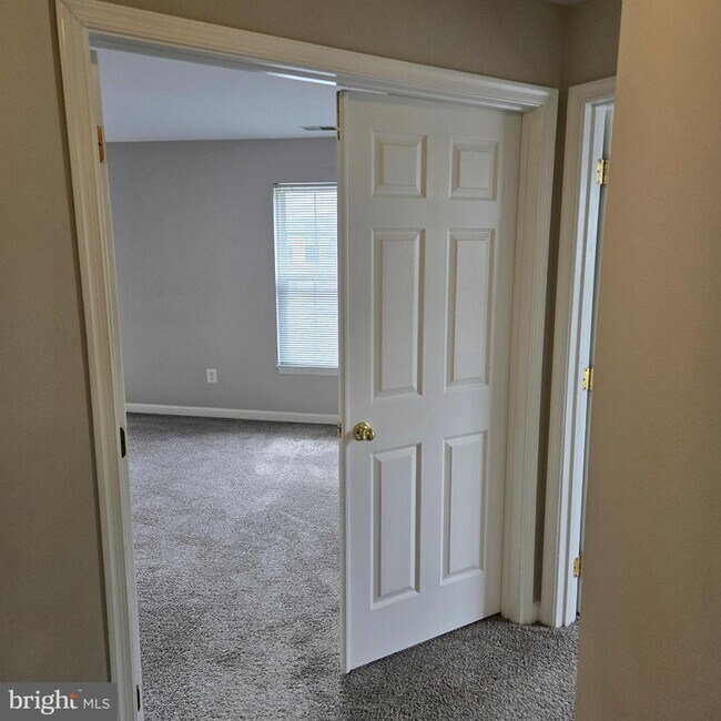 Building Photo - 5814 Wyndham Cir