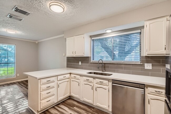 Building Photo - 401 Summer Pl Ct