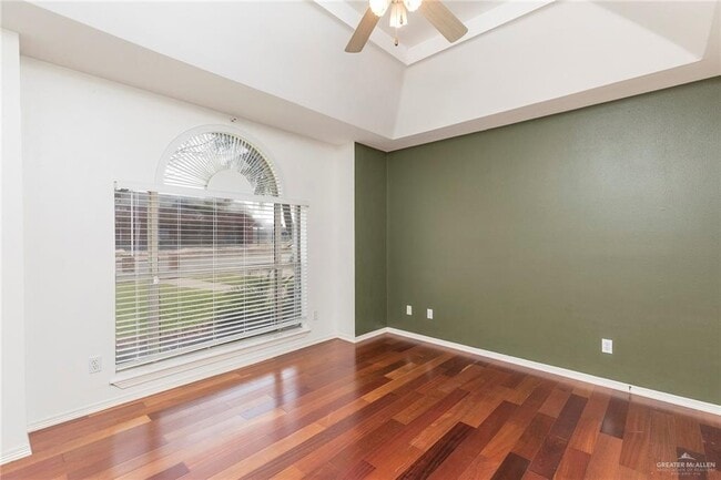 Building Photo - 33-25 1/2 E St