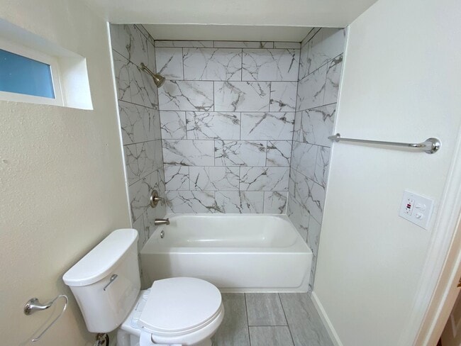 Building Photo - Lovely 3 Bedroom, 2 Bath House - Washer/Dryer, Dishwasher, Long Driveway, Fenced Backyard