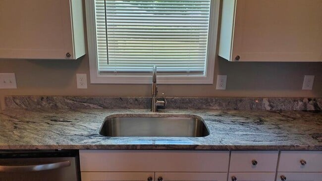 Building Photo - 5099 Mars Hill Rd