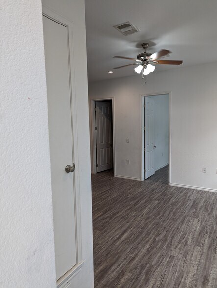 Building Photo - 802 Hallie Cv