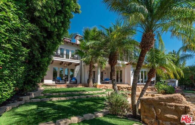 Building Photo - 9928 Toluca Lake Ave
