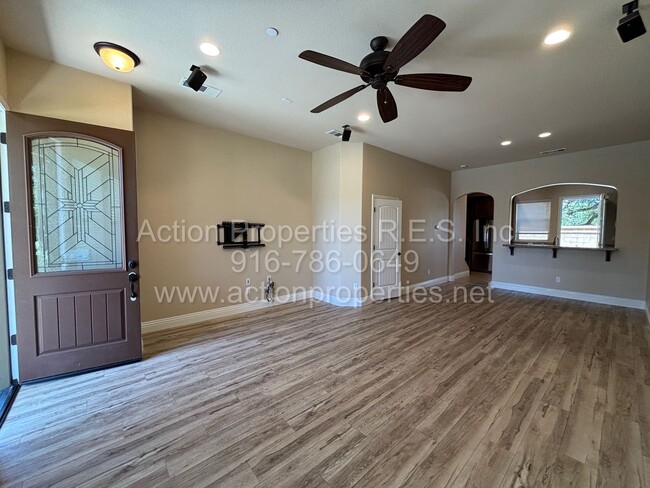 Building Photo - Gated Penryn Patio 2 Story Home, 3 Bedroom...