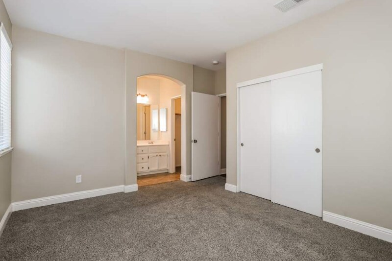 Building Photo - 9396 Lakepoint Dr