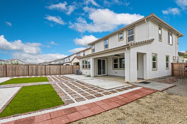 Building Photo - 10068 Carinata Dr