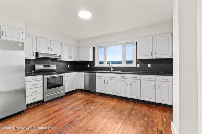 Building Photo - 714 Carmalt St