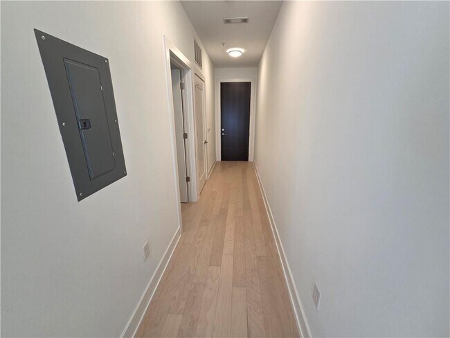 Building Photo - 775 Juniper St NE