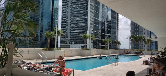 Building Photo - 1200 Brickell Bay Dr