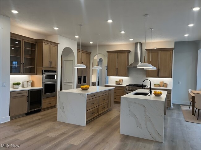 Building Photo - 853 Club Dr W