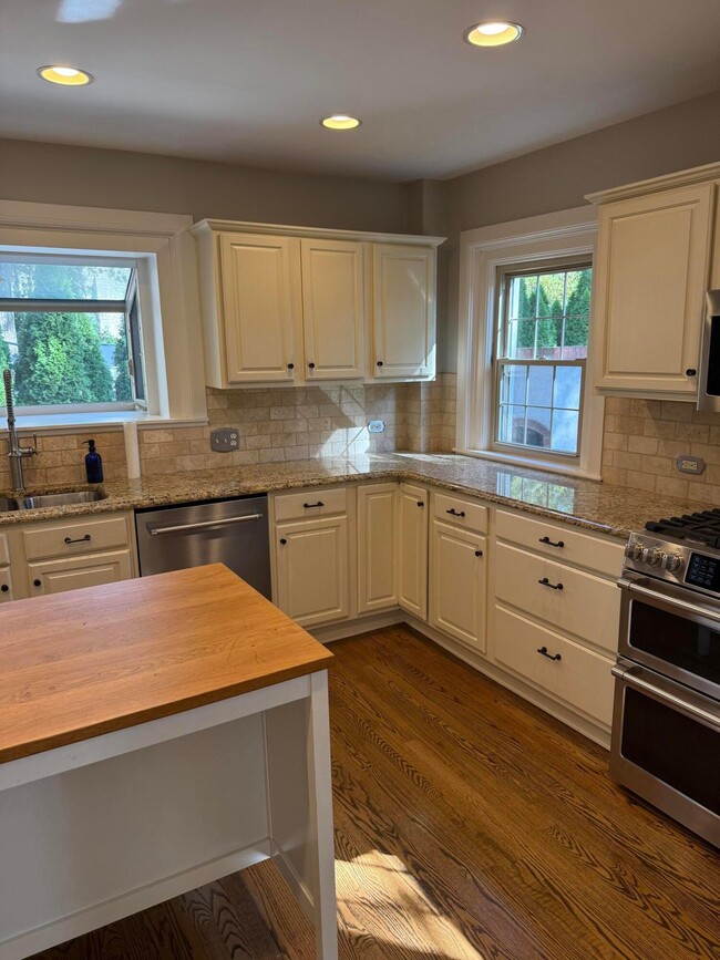 Building Photo - 2629 E Broad St