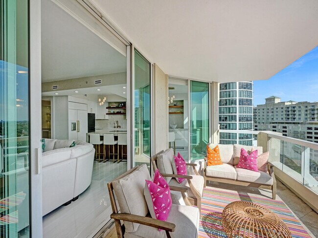 Building Photo - 411 N New River Dr E