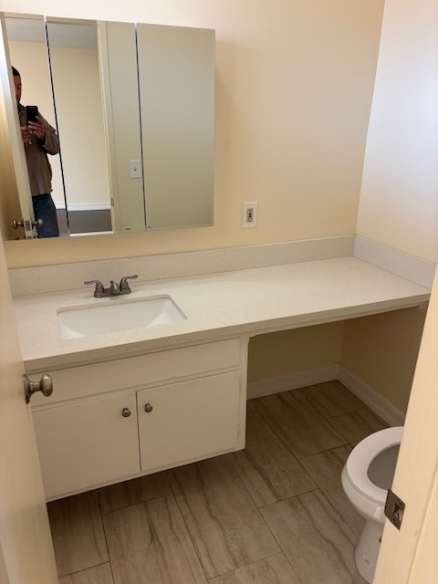 1/2 bathroom - 15903 Halldale Ave