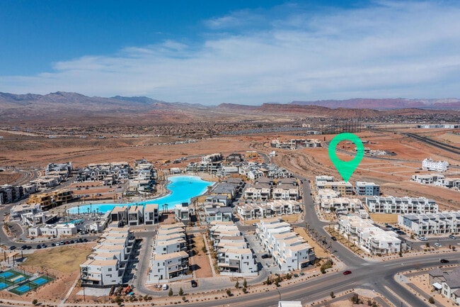 Building Photo - Desert Color Condo