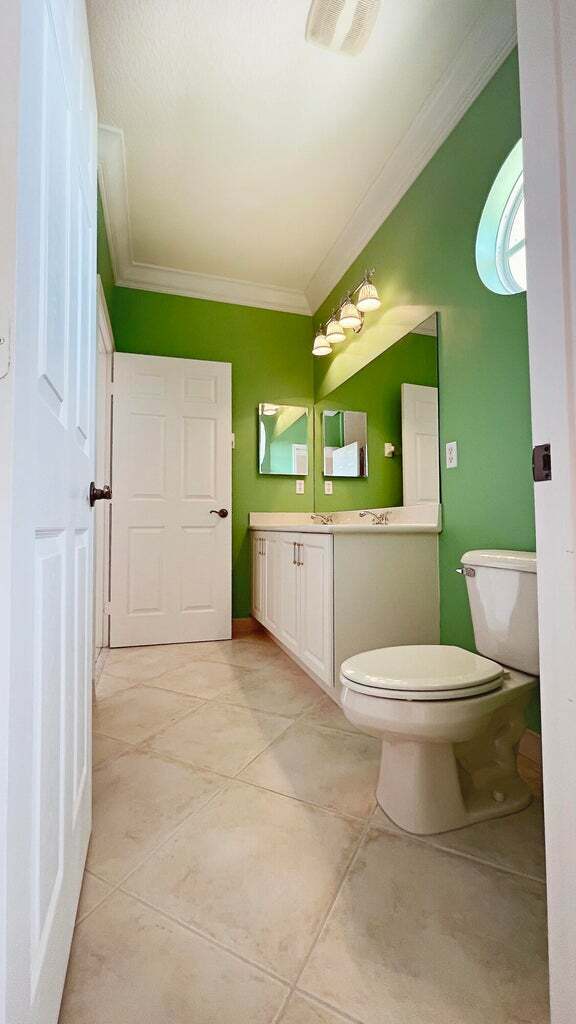 Building Photo - 9843 Vía Amati