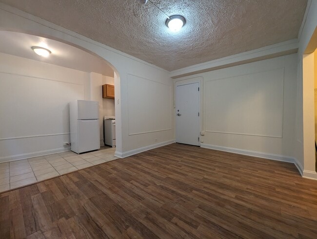 Building Photo - 5417 N Kenmore Ave