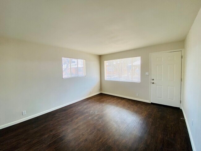 Building Photo - Newly Renovated Spacious 1 Bedroom with Vi...