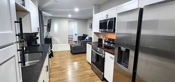 Building Photo - 432 Sanders St