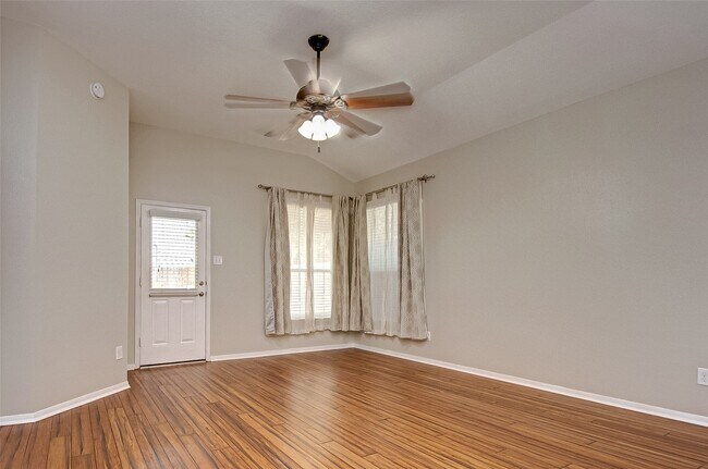 Building Photo - 26439 Richwood Oaks Dr