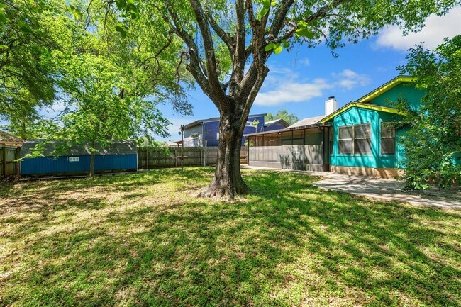 Building Photo - 7501 Whistlestop Dr